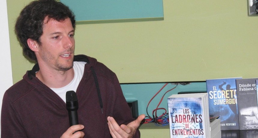 Cristian Perfumo present&oacute; en El Calafate su nuevo thriller ambientado en Santa Cruz
